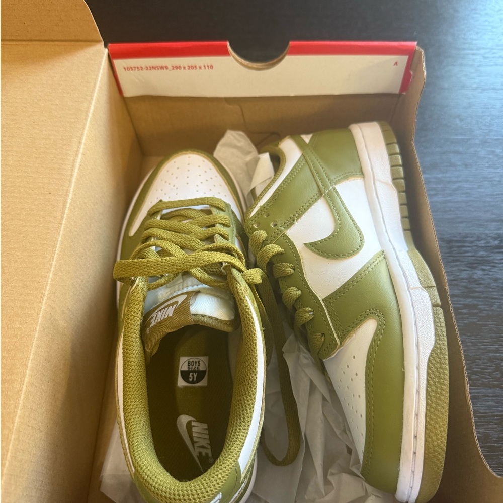 Nike Kids Low-Top Sneakers in Olive Green & White